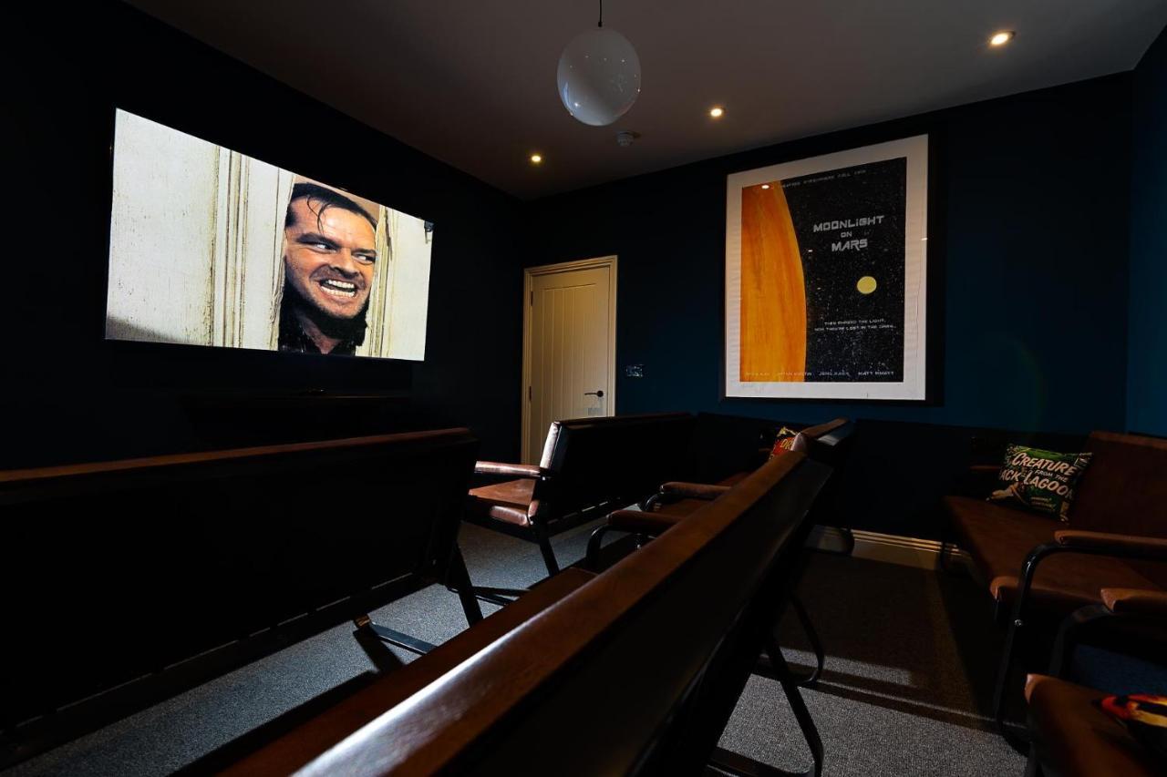 23 Trafalgar Square With Hot Tub And Cinema Scarborough Extérieur photo